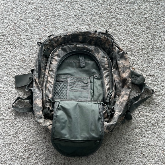 RUCKSACK/BACKPACK,  camouflauge - Picture 4 of 8